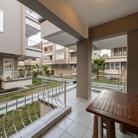 Appartamento Vibrant Flat With Lovely Balcony In Muratpasa Antalia