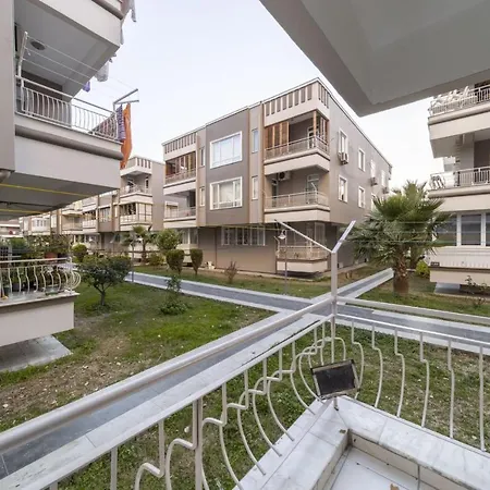 Vibrant Flat With Lovely Balcony In Muratpasa Appartamento